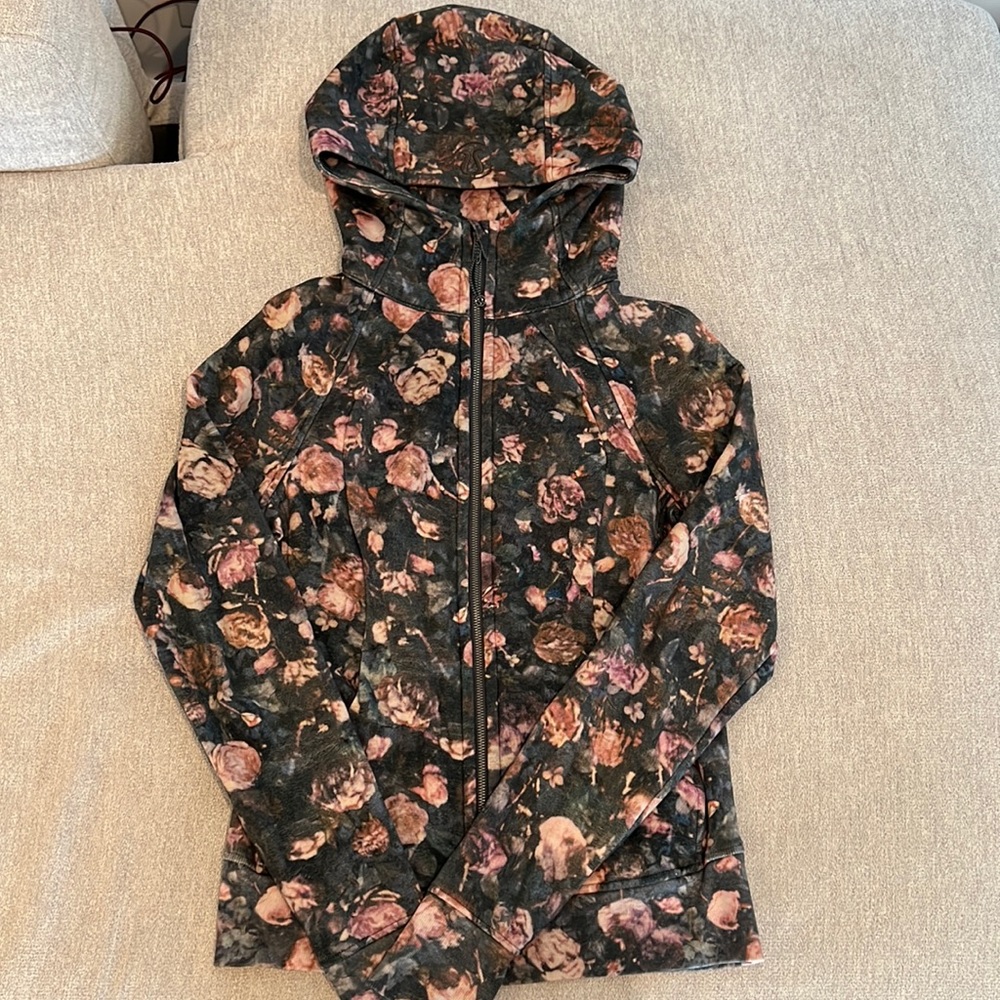 Lululemon size 8 Scuba Hoodie.